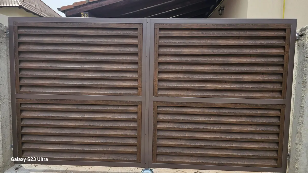 Gard jaluzea decor lemn nuc